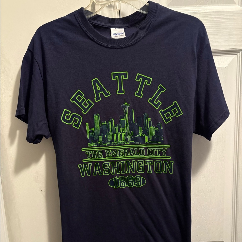 Seattle Skyline “The Emerald City” Washington 1869 Blue Team colors T-Shirt